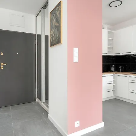 Apartment Center With Free Garage By Renters