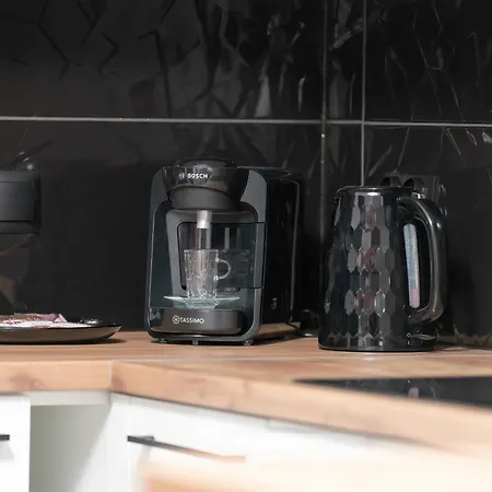 Apartment Center With Free Garage By Renters