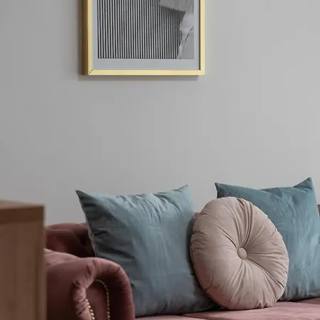 Center With Free Garage By Renters *