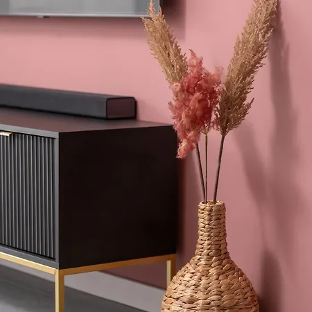 Center With Free Garage By Renters Apartment *