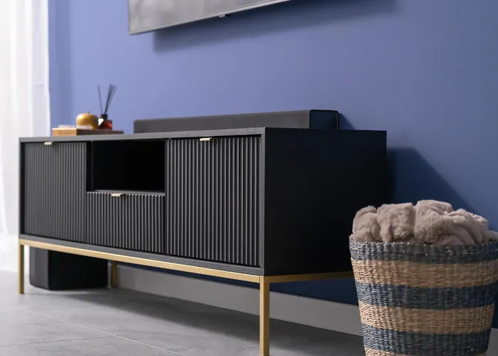 Center With Free Garage By Renters *