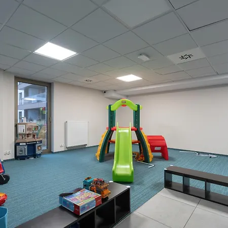 Center With Free Garage By Renters شقة