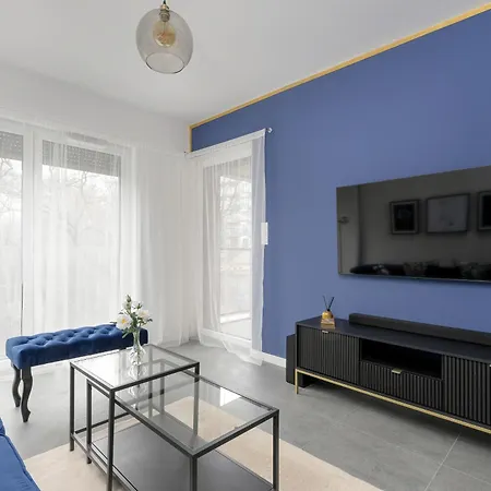 Center With Free Garage By Renters شقة بوزنان