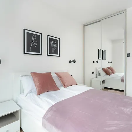 Center With Free Garage By Renters Lägenhet *