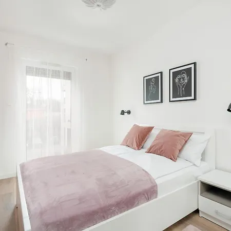 Center With Free Garage By Renters Lägenhet *