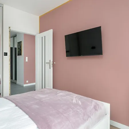 Center With Free Garage By Renters بوزنان