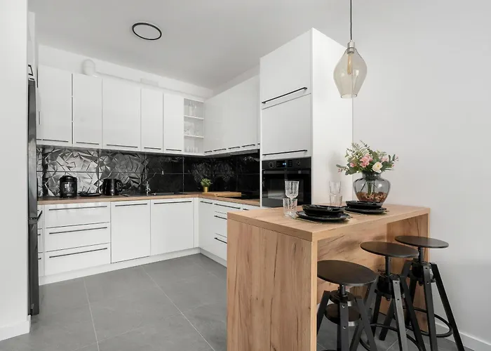 Center With Free Garage By Renters