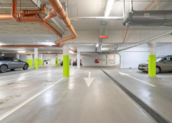 Apartment Center With Free Garage By Renters