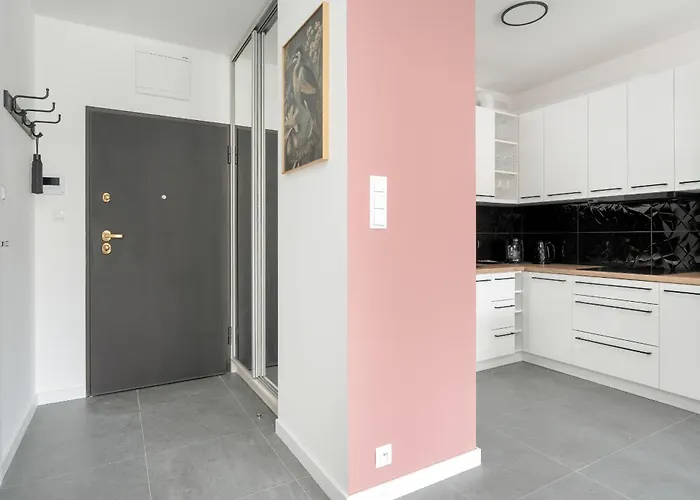 Apartment Center With Free Garage By Renters