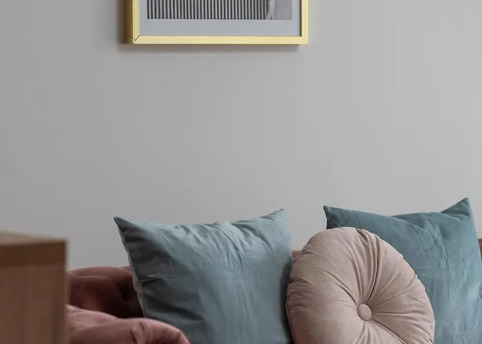 Center With Free Garage By Renters *