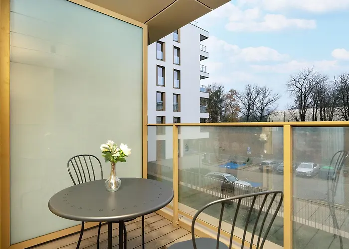 Apartment Center With Free Garage By Renters *